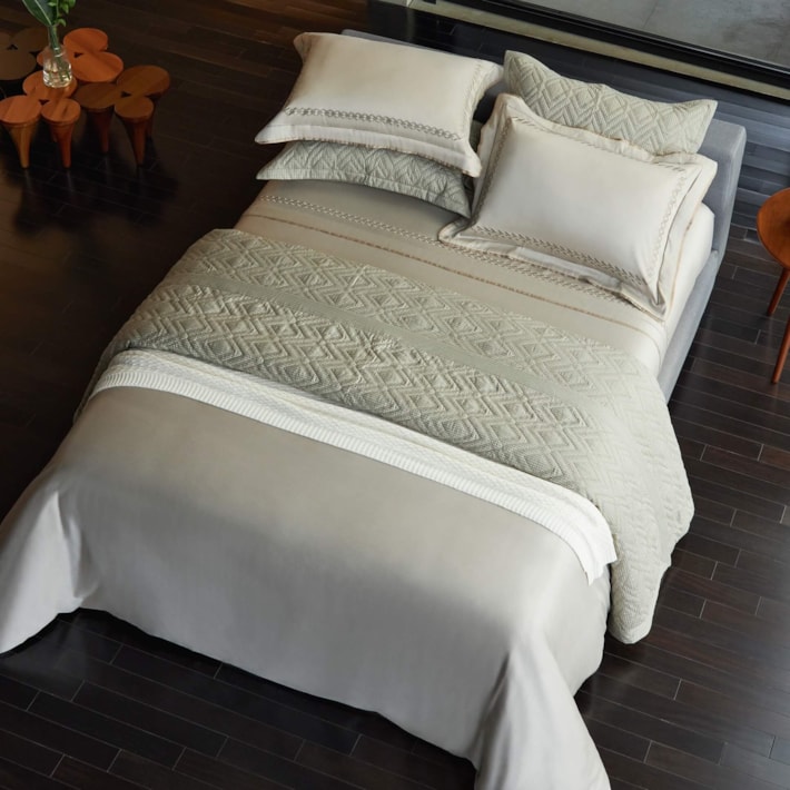 Jogo de Cama Bordado The Carve  300 Fios 100% Algodão Egípcio Bege Bythebed