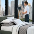 Jogo de Cama Bordado - The Skyline Cinza em Tecido Branco
